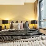 Boutique Retreat In Heart Of Cbd Mobility-Friendly