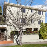 Windsor Apartments By Urban Rest