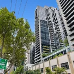 A Cozy 2Br Apt Near Crown Sleeps 6 Free Parking
