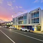 Indulge Luxury Holiday Near Brighton Beach With Private Garden Parking