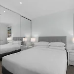 Chic High Rise 2-Bed With Incredible Skyline Views