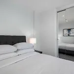 Chic High Rise 2-Bed With Incredible Skyline Views