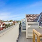 Elegant & Stylish Home By The Botanical Gardens