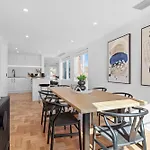 Elegant & Stylish Home By The Botanical Gardens