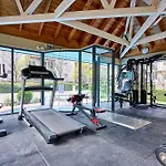 Unique Stay With Pool View Tennis Court & Parking