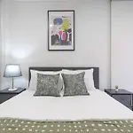 Stylish 1Br Apt In The Heart Of Mel Cbd