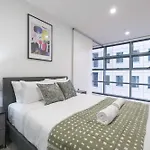 Stylish 1Br Apt In The Heart Of Mel Cbd