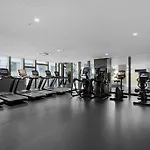 Graceful 2 Bed 2 Bath Apt Near Cbd Tf704A24