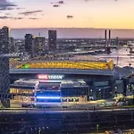 Harry-Wsp Jawdropview 3B2B W Parking Near Skybus
