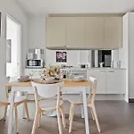 A Cozy 2Br Apt With Harbour Views Free Parking