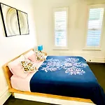 Spacious Room With Ensuite Next To Coburg Station, Non Smoking House