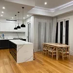 Spacious Room With Ensuite Next To Coburg Station, Non Smoking House