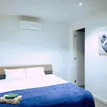 Melbourne Airport Area 3Bedroom House Strathmore Heights