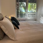 St Kilda Apt Close To Beach