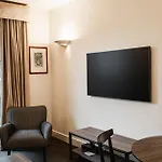 Chic 1-Bed In East Melbourne With Gym & Pool
