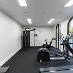 Chic 1-Bed In East Melbourne With Gym & Pool
