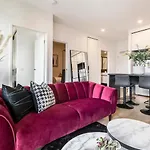 Industrial Glam Apt In Melbourne\'S Coolest Suburb