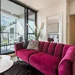 Industrial Glam Apt In Melbourne\'S Coolest Suburb