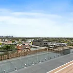Central Charm Located In The Heart Of Ivanhoe