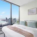 Southern Cross Gem, Modern Home With Harbour Views