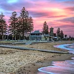 Elwood Stylish Apartment In Botanical Location Near Beach