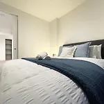 Mega Style Apartments Swanston Central