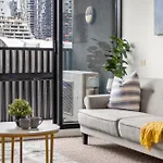 Cozy 1 Bedroom Apartment At Marvel Stadium With Rooftop Pool And Gym