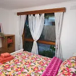 Stay Next To Train Station! Melbourne Cbd 12 Km!