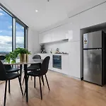 Charming 2Br Apt With Parkland And Mountain Views