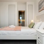 Breathtaking City And Bay Views Apt Best Location