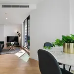 Charming 2Br Apt With Parkland And Mountain Views