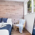 Cozy 1 Bedroom Apartment - Caulfield Park