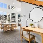Spectacular William St Apartment - Sleeps 12