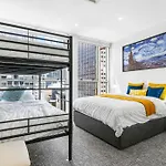 Spectacular William St Apartment - Sleeps 12