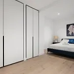 Modern And Stylish Apt In Best Location W Pool And Gym
