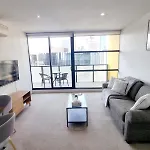 City Retreat With Amazing Views And Free Parking