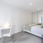 Experience The Heartbeat Of Melbourne Cbd 1Br