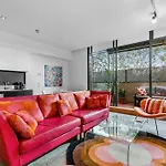 Vibrant 2-Bed Apartment Near St Kilda Beach