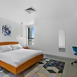 Vibrant 2-Bed Apartment Near St Kilda Beach