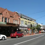 Stylish 1-Bedroom Retreat On Hampton Street