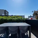 3-Level Retreat - Rooftop Views & Coastal Comfort