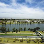 Charming 1-Bed Apartment On St Kilda Rd