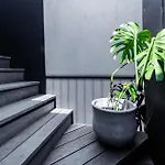 3-Level Retreat - Rooftop Views & Coastal Comfort