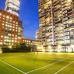 Melbourne Luxury - Pool, Gym, Views & Free Parking