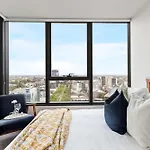 A Modern & Cozy 2Br Apartment With City Views