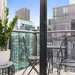 Luxe 2-Bed Apartment With River Views Near Casino
