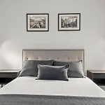Stylish And Spacious 2-Bed Apartment Melbourne