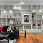 Stylish And Spacious 2-Bed Apartment Melbourne