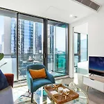 Southbank Central 2-Bed - Pool, Gym & City Views