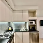 2 Bdr Apartment On Collins St, Melbourne City